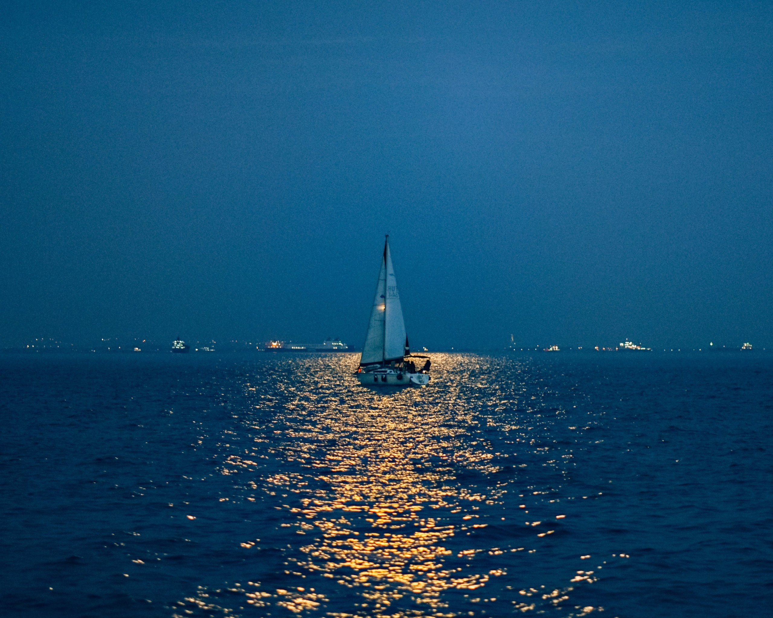 cover image of the 2.5h Full Moon sailing experience in Sotogrande Boat floating above the flash and unfurling sails