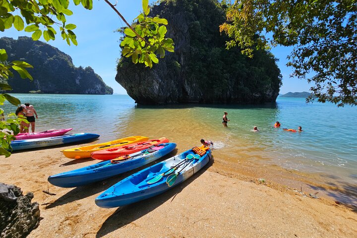 3 Islands & Talabeng Sea Cave Half-Day Tour