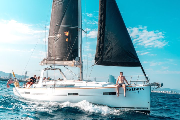 Exclusive 3 hour Sailing Trip with Tapas & Drinks