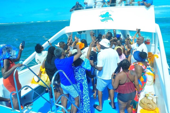 Hip Hop Adult Only Party Boat with Unlimited drinks & Sandba stop