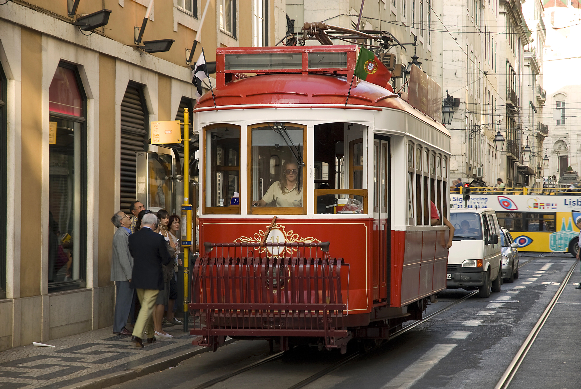 Lisbon Experience: Bus and Tagus River Boat Tour.