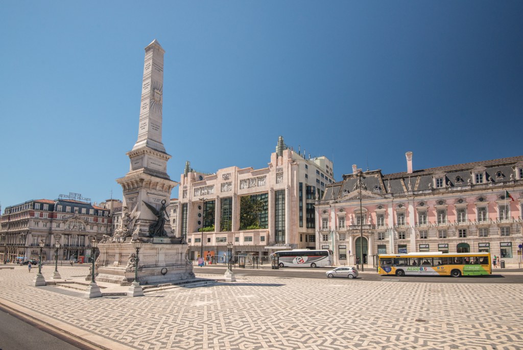Lisbon Experience: Bus and Tagus River Boat Tour.