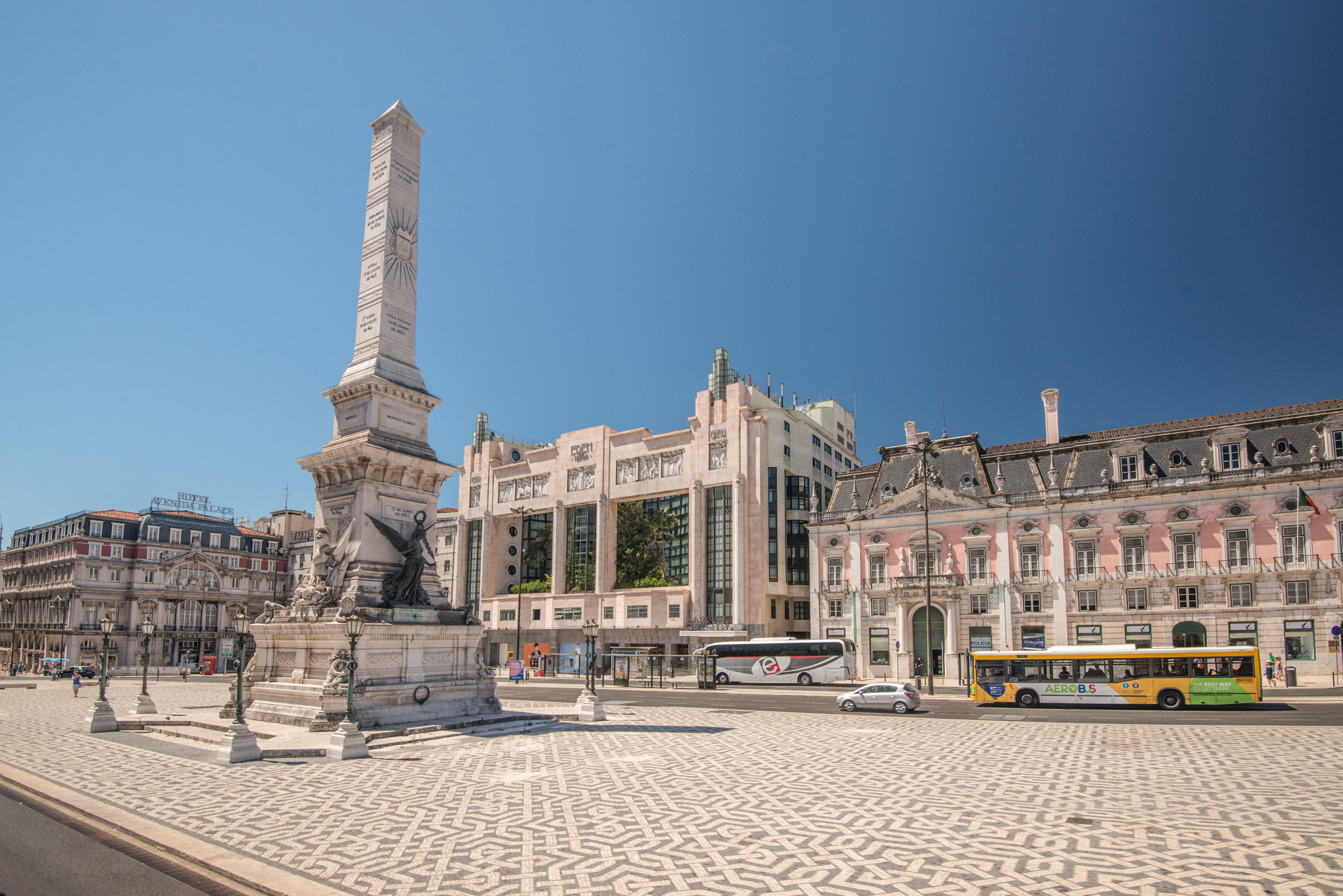 Lisbon Experience: Bus and Tagus River Boat Tour.