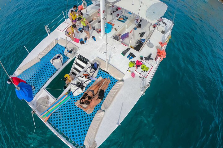 Los Cabos Snorkeling Tour by Boat with Open Bar and Music