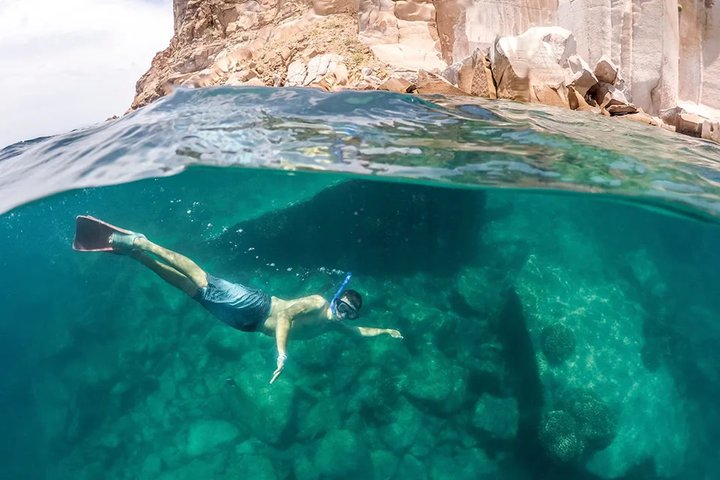 Los Cabos Snorkeling Tour by Boat with Open Bar and Music