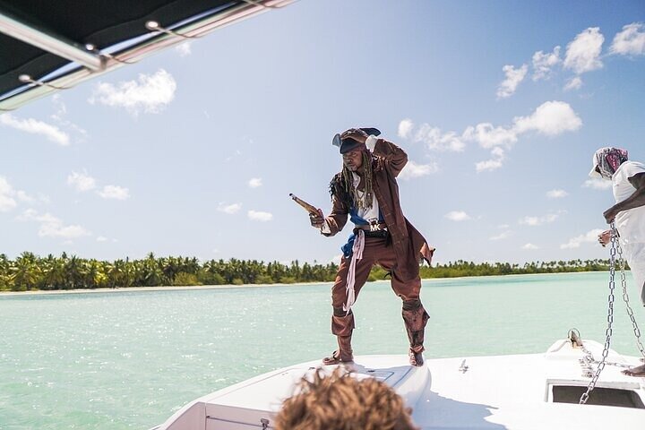 Experience the magic of a Caribbean sunset, complete with a live saxophone serenade, on your unforgettable Montego Bay Catamaran cruise!