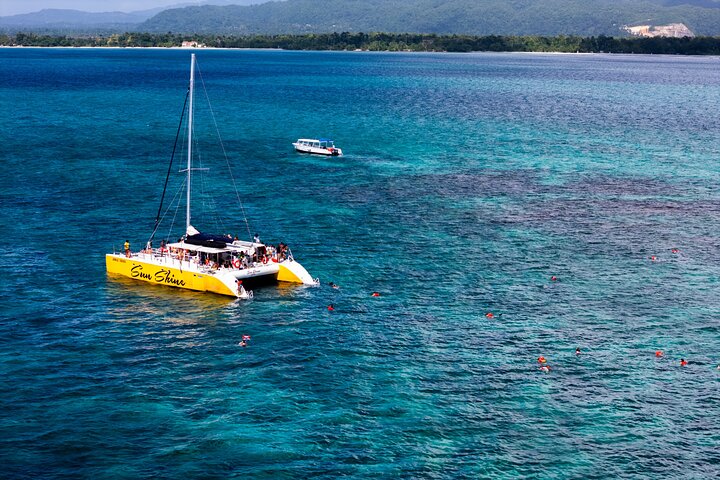 Negril Private Catamaran Cruise with Snorkeling and Drinks