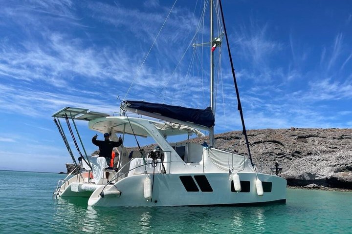 Private 35ft Catamaran La Paz Espiritu Santo Tour