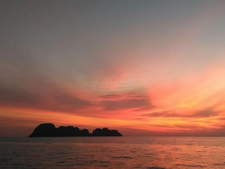 Private Phang Nga Sunset – Luxury Speedboat Charter