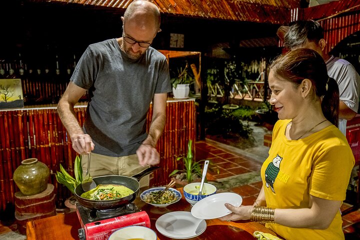 Small-group 2-Day Mekong Delta: Floating market, Cooking Demo
