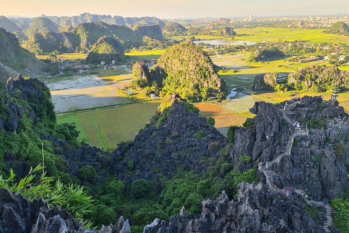 1 Day Luxury Tour in Bai Dinh, Trang An and Mua Cave