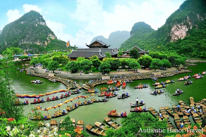 1 Day Luxury Tour in Bai Dinh, Trang An and Mua Cave