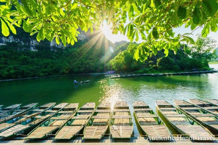 1 Day Luxury Tour in Bai Dinh, Trang An and Mua Cave