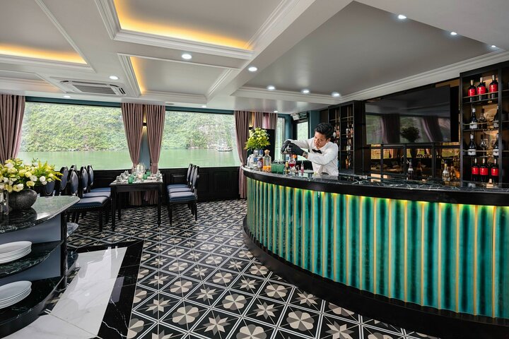 1 Day Pamela 5 Star Luxury Cruise From Halong Bay, Jacuzzi Pool