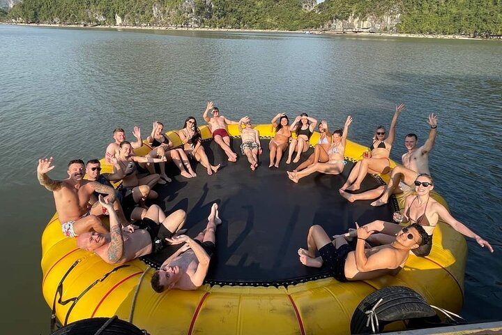 1 Night Party Boat & 1 Night Bungalow in Freedom Island