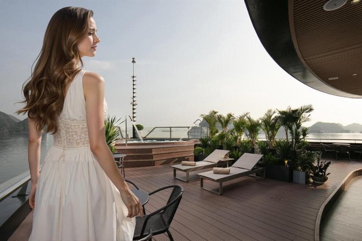2-Day 6-Star Calista Cruise Discover Halong Bay from Halong Port