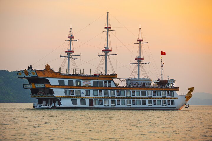 2-Day Luxury Bai Tu Long Bay Cruise from Halong Cruise Port
