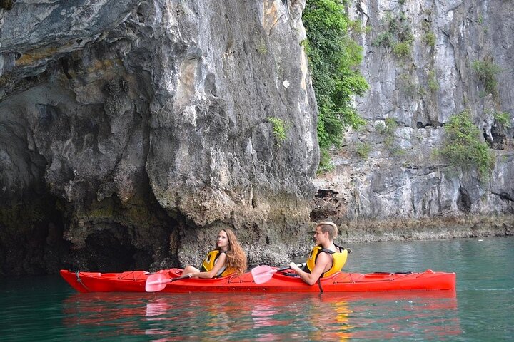 2-Day Luxury Bai Tu Long Bay Cruise from Halong Cruise Port
