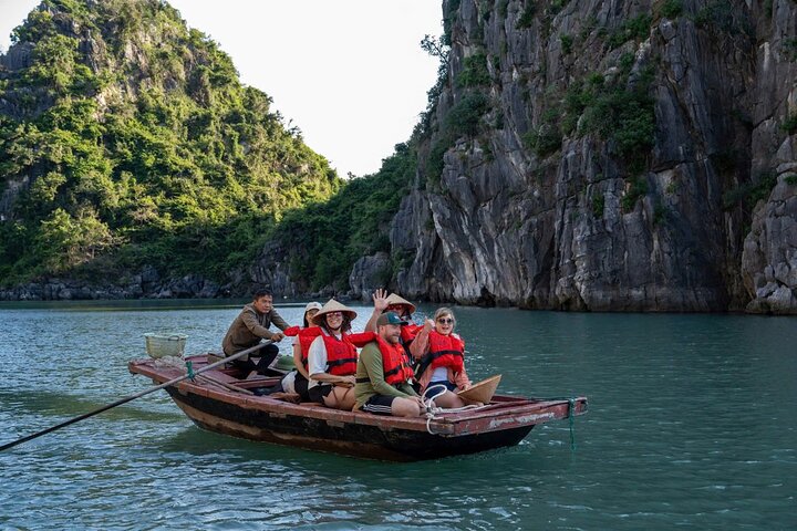 2-Day Luxury Bai Tu Long Bay Cruise from Halong Cruise Port