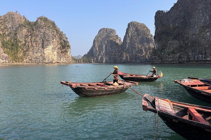 2-Day Luxury Bai Tu Long Bay Cruise from Halong Cruise Port