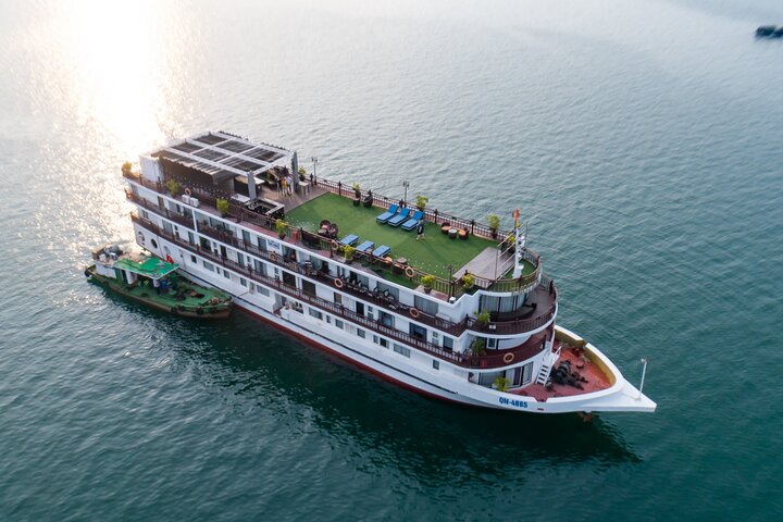 2 Days 1 Night Halong Bay on Amanda Cruises