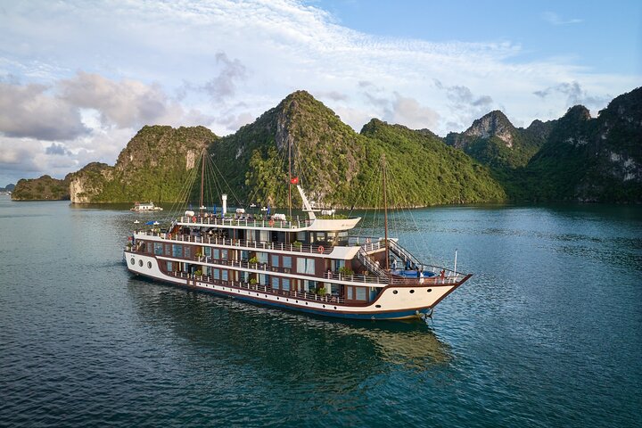 2 Days Le Journey Elegance 5 Star Cruise in Halong and Lan Ha Bay
