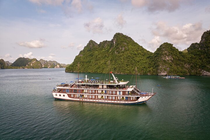2 Days Le Journey Elegance 5 Star Cruise in Halong and Lan Ha Bay