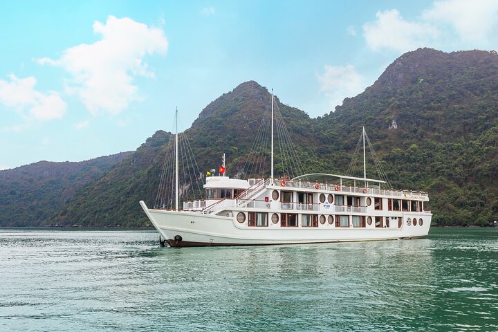 2 Nights Stay on Luxury Cruise Explore Halong Bay & Cat Ba Island