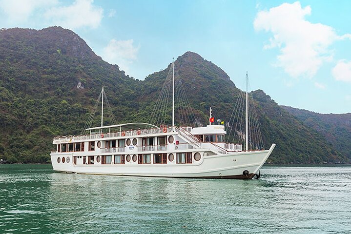 2 Nights Stay on Luxury Cruise Explore Halong Bay & Cat Ba Island