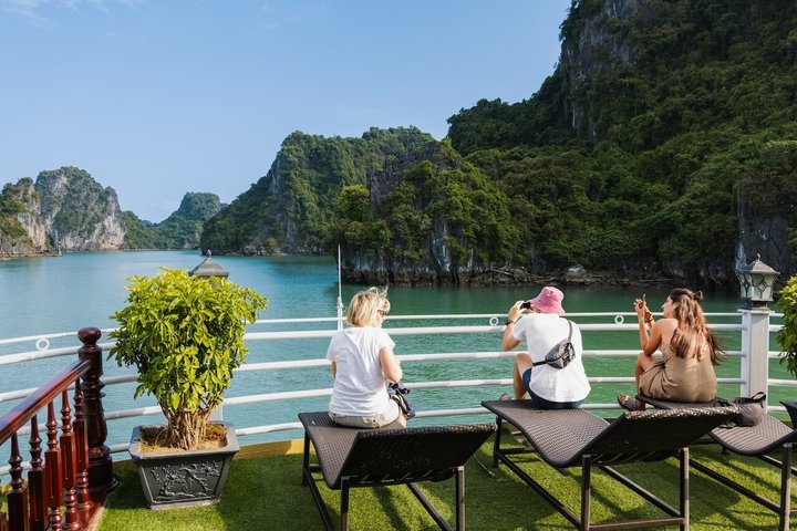 3-Day Bai Tu Long Bay & Ha Long Bay Journey with Swan Cruises