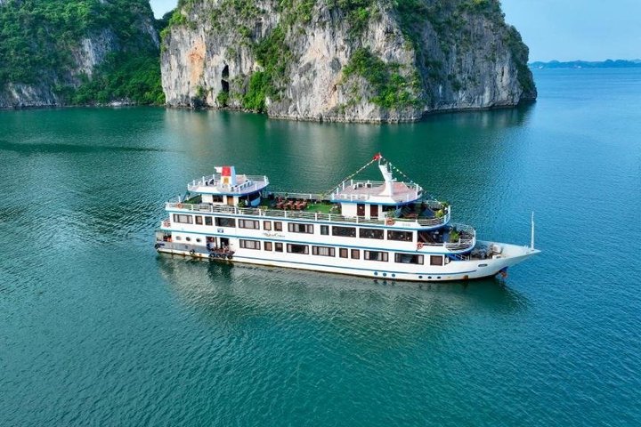 3-Day Bai Tu Long Bay & Ha Long Bay Journey with Swan Cruises
