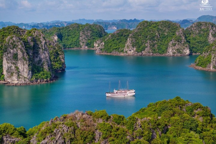 3-Day Discover Halong & Bai Tu Long Bay on Treasure Junk Cruise