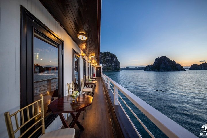 3-Day Discover Halong & Bai Tu Long Bay on Treasure Junk Cruise
