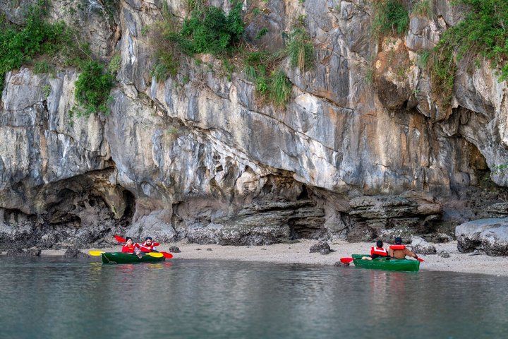 3-Day Discover Halong & Bai Tu Long Bay on Treasure Junk Cruise