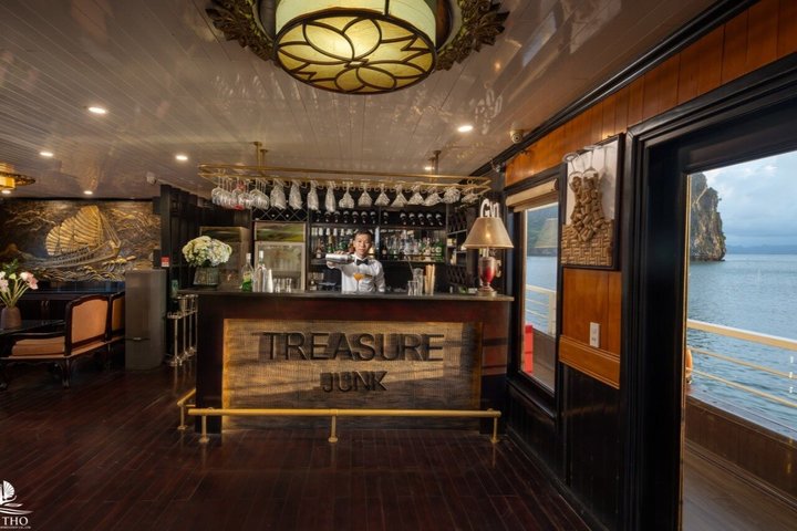 3-Day Discover Halong & Bai Tu Long Bay on Treasure Junk Cruise