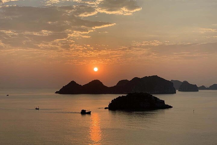 3-hour admiring the sunset on Lan Ha Bay: Kayaking, Swimming