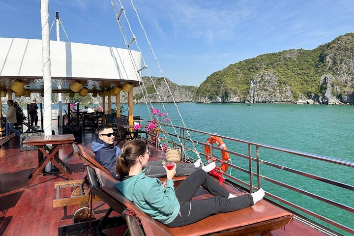 3-hour admiring the sunset on Lan Ha Bay: Kayaking, Swimming