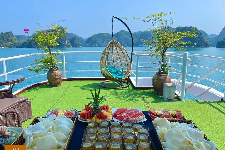 3-hour admiring the sunset on Lan Ha Bay: Kayaking, Swimming