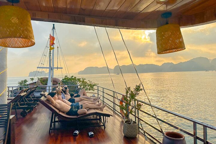 3-hour admiring the sunset on Lan Ha Bay: Kayaking, Swimming
