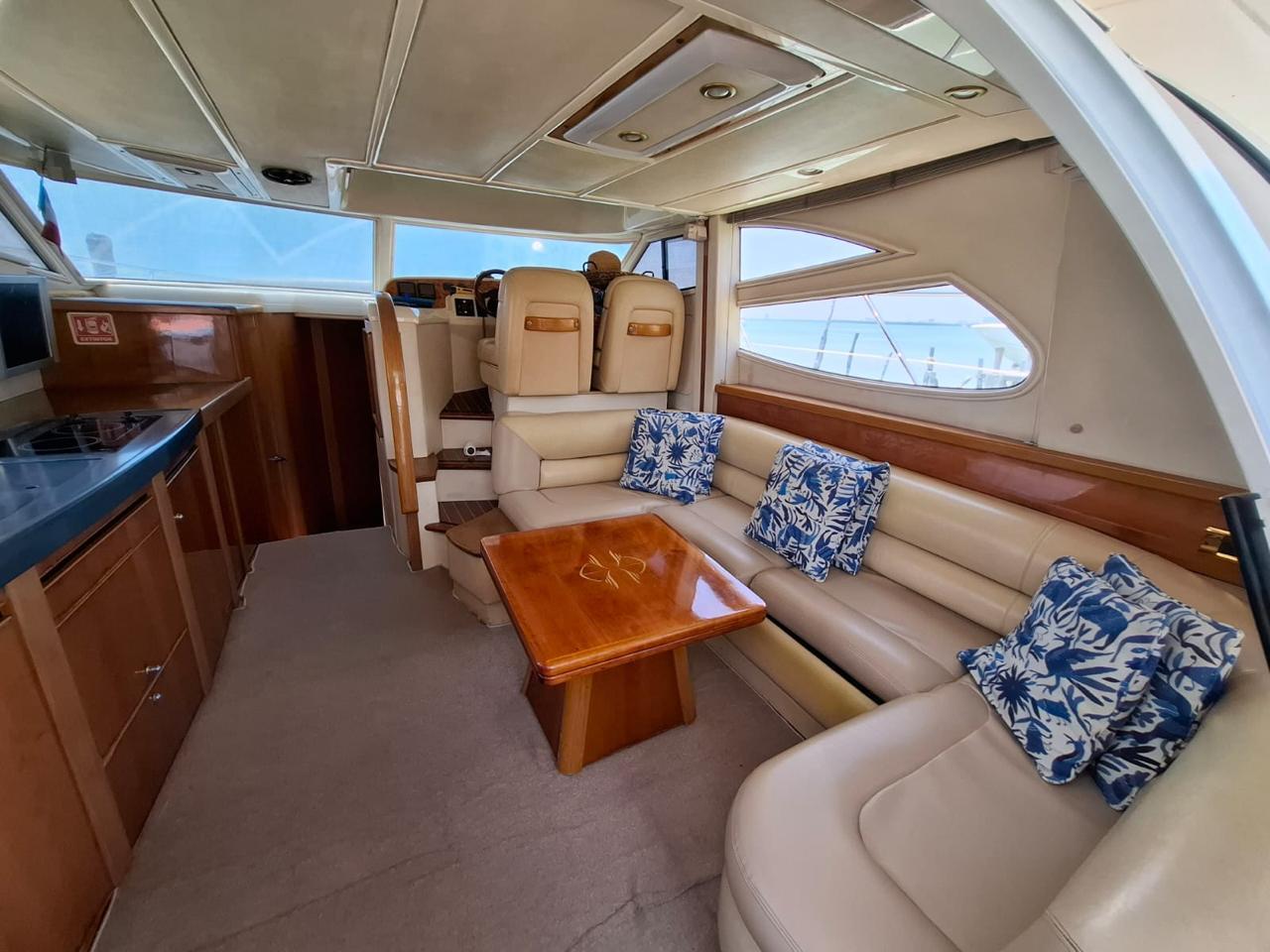 45ft Sealine Amasivar is an elegant yacht charter from Cancun and Costa Mujeres
