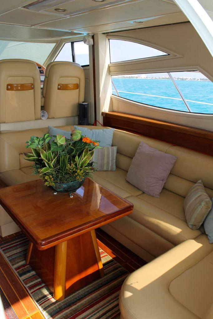45ft Sealine Amasivar is an elegant yacht charter from Cancun and Costa Mujeres