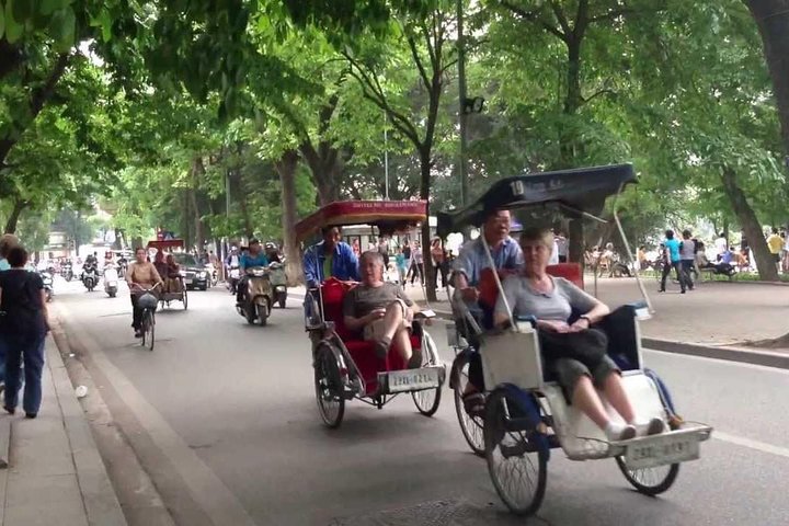 cycle around Hanoi
