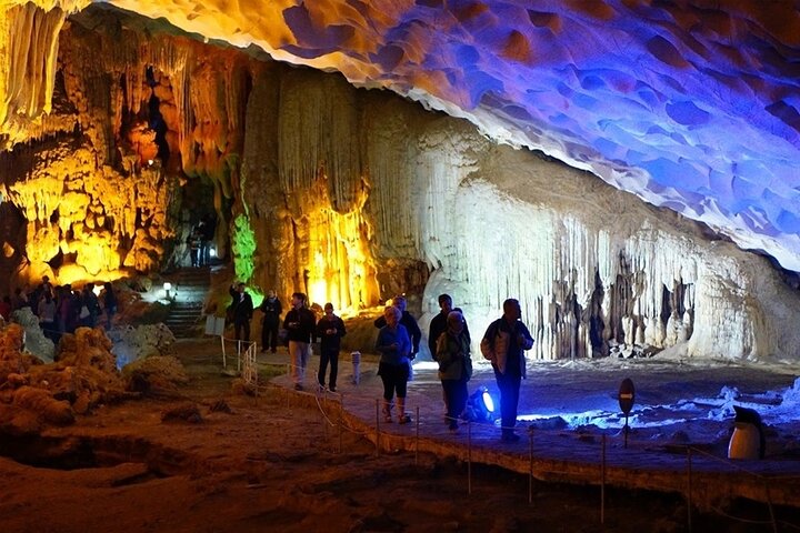 5-Days North Vietnam Package Tour: Hanoi, Halong Bay and Mai Chau