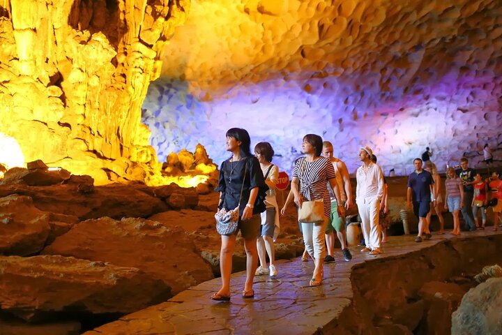 5-Days North Vietnam Package Tour: Hanoi, Halong Bay and Mai Chau