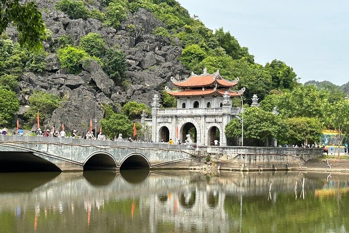 5-Days Package Northern Vietnam Hanoi - Ninh Binh - Ha Long Bay Tour