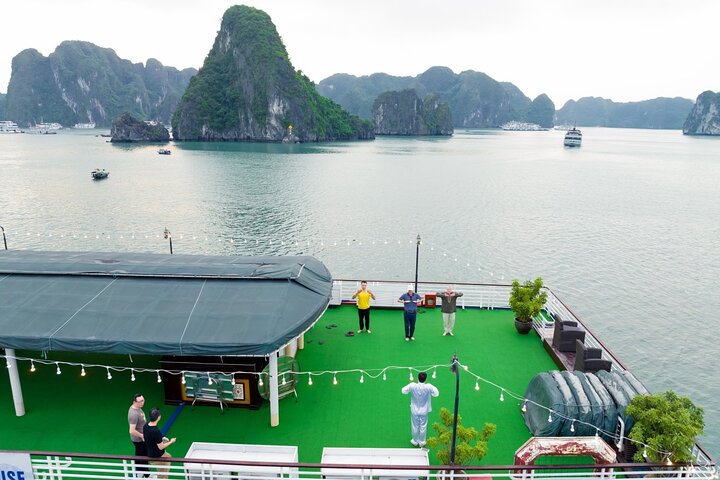 5 STAR CRUISE - Amanda Cruises - Halong Bay 2day1night