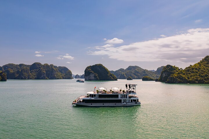 5-Star Day Cruise with Jacuzzi, Live Music & Gourmet Lunch