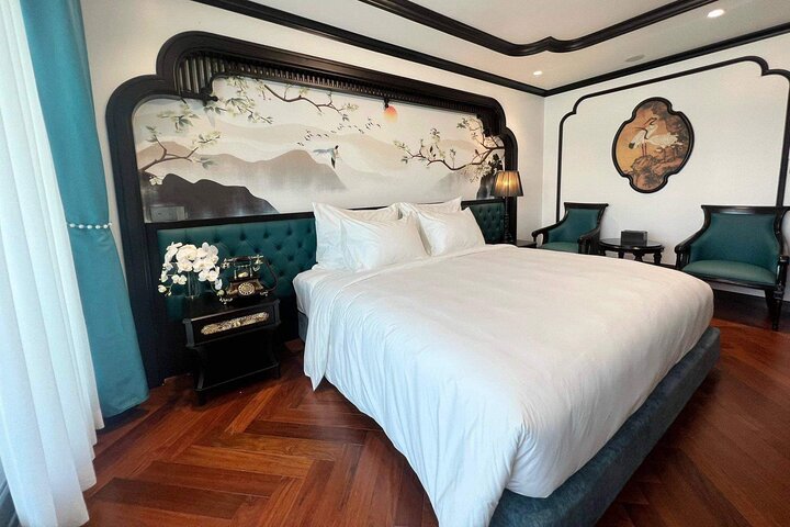 Catherine Cruises – 2D1N Ha Long Bay 6-Star Luxury Tour
