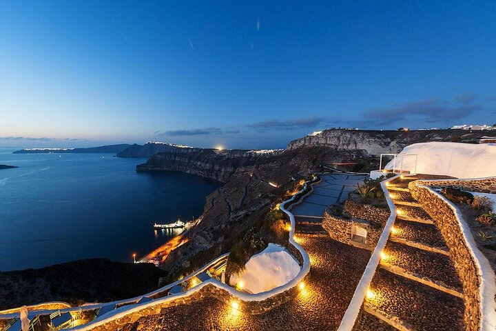 The beautiful view of the Santorini caldera
