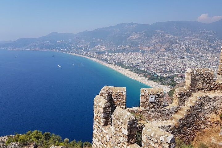 Alanya City Tour with Boat Tour, Cable Car and Lunch at Dimçay